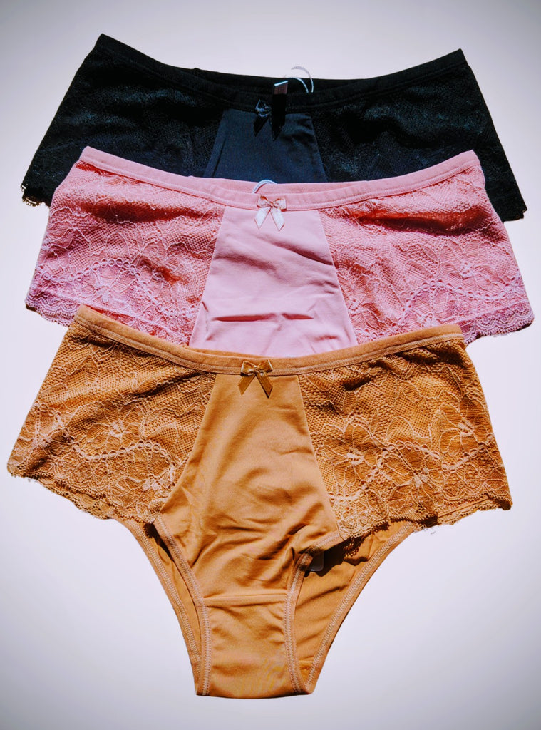 Pacote com 4 calcinhas de renda Rio